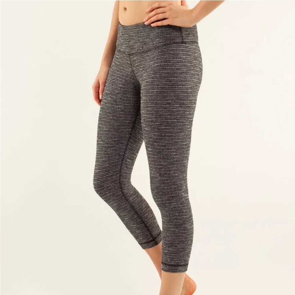 Lululemon Wunder Under Knit Crops